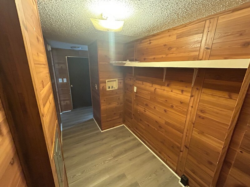 Building Photo - 2060 Deborah Ln