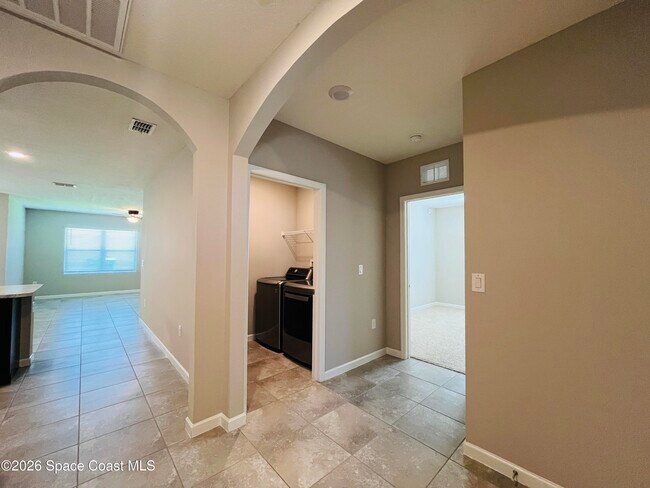 Building Photo - 420 Sorrento Dr