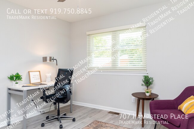 Building Photo - 707 Hampstead Pl