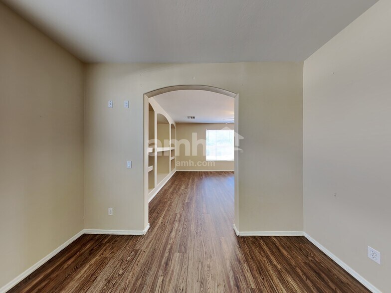 Building Photo - 10859 W Locust Ln