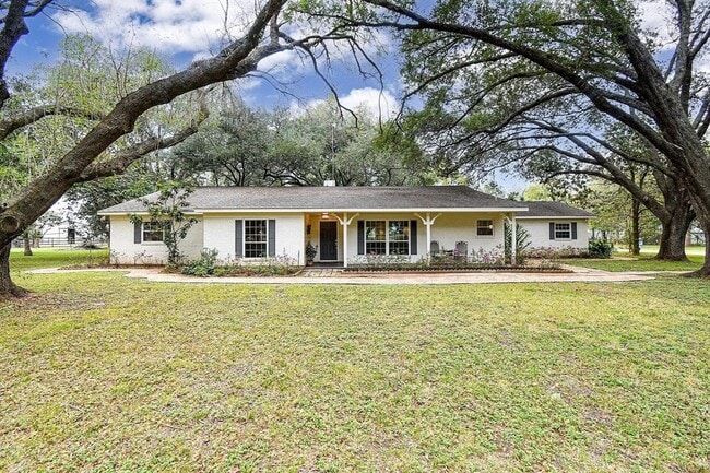 Building Photo - 34122 Pecan Hill Dr