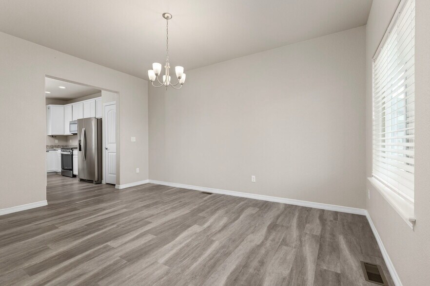 Building Photo - 1661 Northcroft Dr