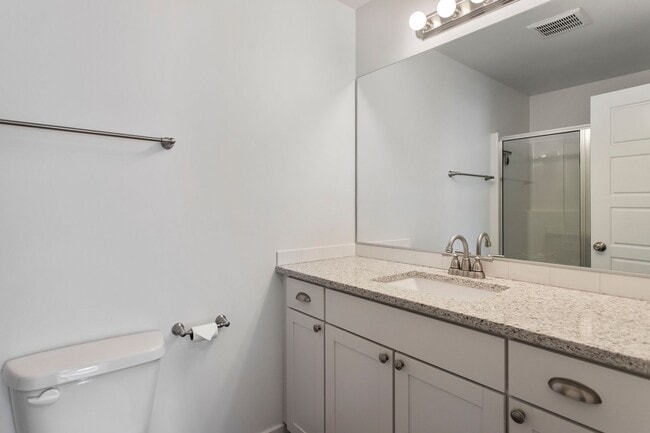 Building Photo - 4 Bed 2.5 Bath - Modern Townhome - Hillcre...