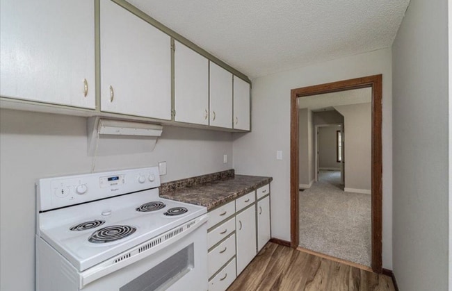 Building Photo - Beautiful 3-Bed 1-Bath Available Now in Ha...