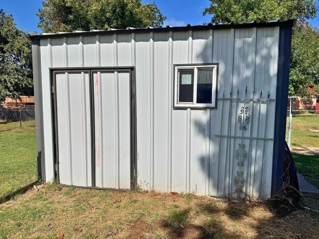 Building Photo - 405 Vaughn St