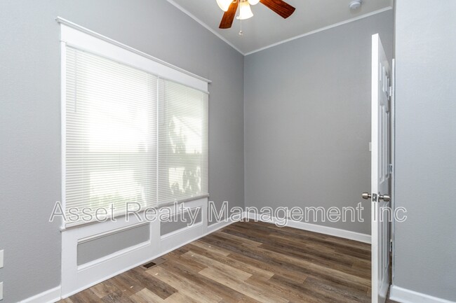 Building Photo - 2638 Barton St