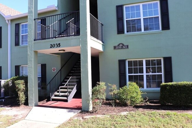 Building Photo - Newly renovated first floor condo! 2 bedrooms