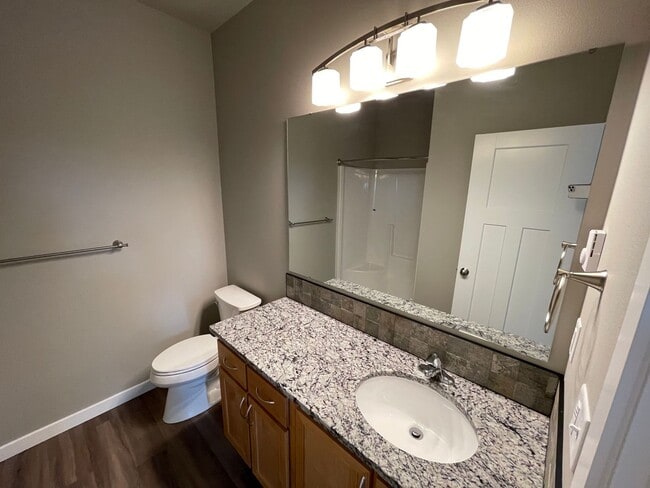 Building Photo - NEW 4 Bedroom / 4.5 Bath Duplex. A/C in every bedroom