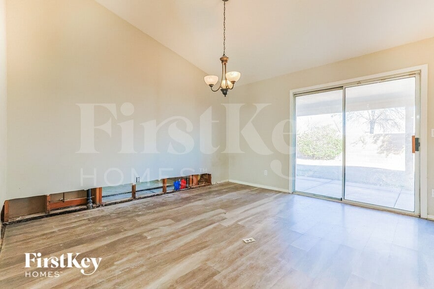 Building Photo - 1380 W Gary Dr