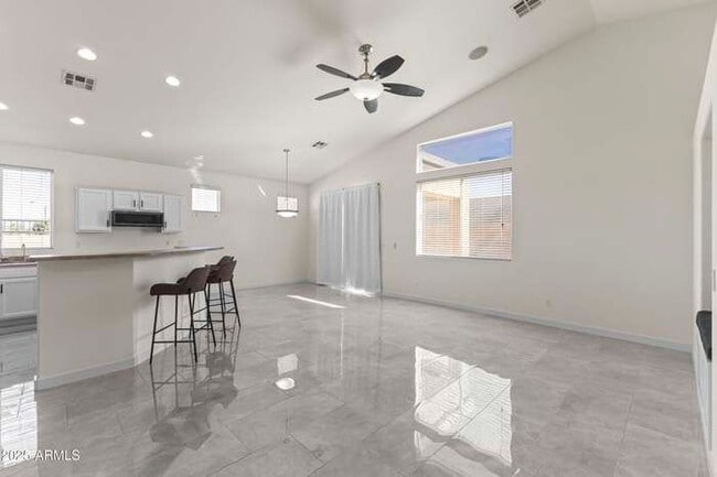 Building Photo - 3940 E Minton St