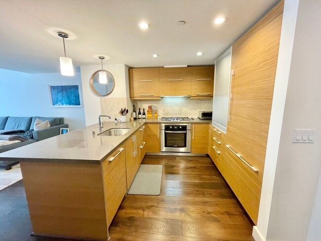 Building Photo - Luxurious Condo at Madrone w/Bay, City Views, Balcony, Pool, Parking, Storage -FULLY FURNISHED OP...