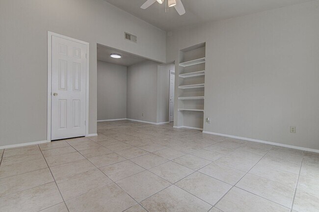 Building Photo - 900 Sirocco Dr