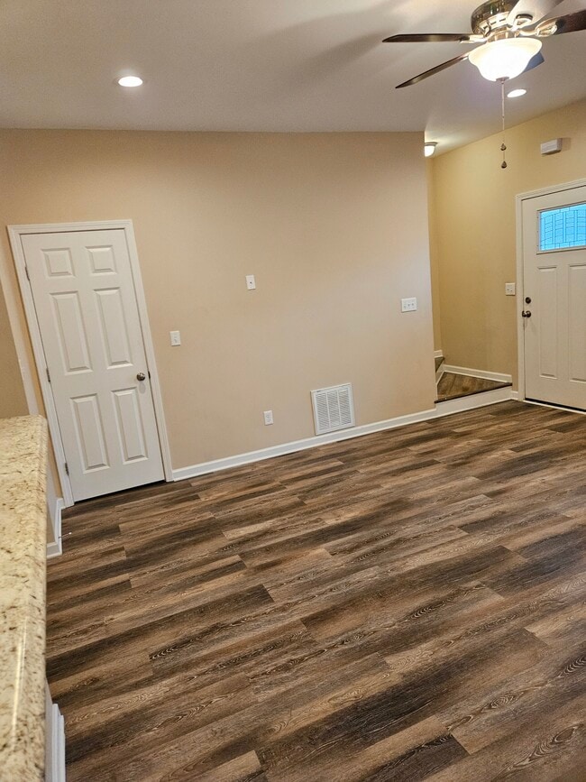 Building Photo - 1911 9th Ave N