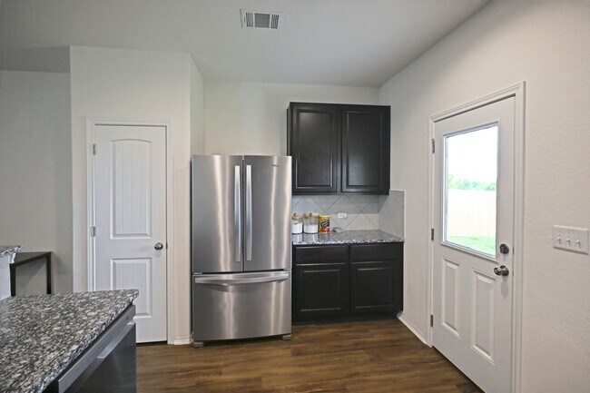 Building Photo - 138 Buttercup Bnd