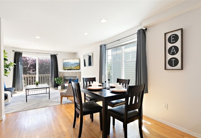 Building Photo - Wonderful 3 bed Townhome w/garage in Northgate! AVAILABLE 10/7/2026!