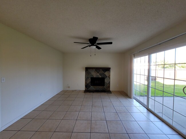 Building Photo - Parkway Home