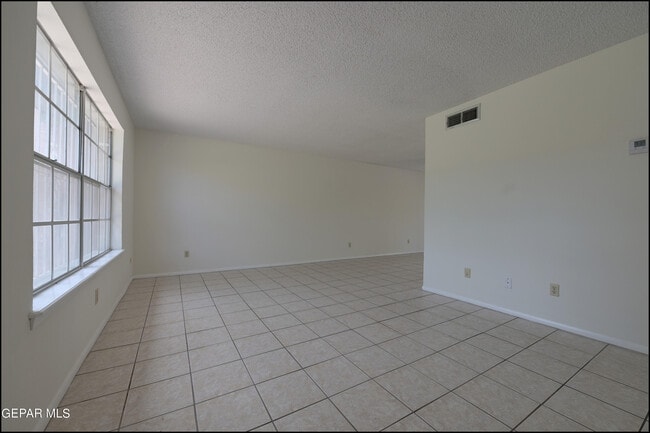 Building Photo - 257 Maricopa Dr
