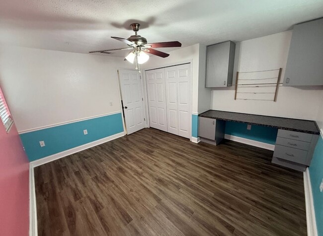 Building Photo - 3 bedroom home for rent on 1/2 acre!