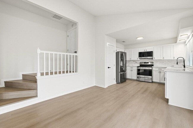 Building Photo - 2204 Toro Canyon Rd