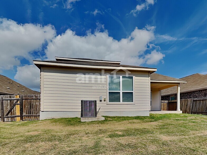 Building Photo - 19905 Per Lange Pass