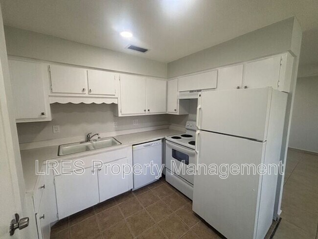 Building Photo - 1031 Columbia Ave