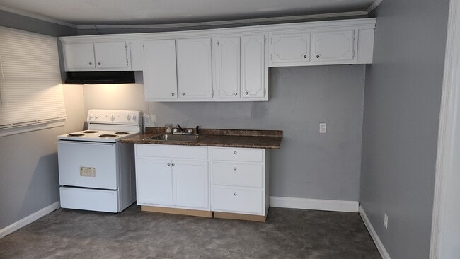 Building Photo - 817 Perry Dr