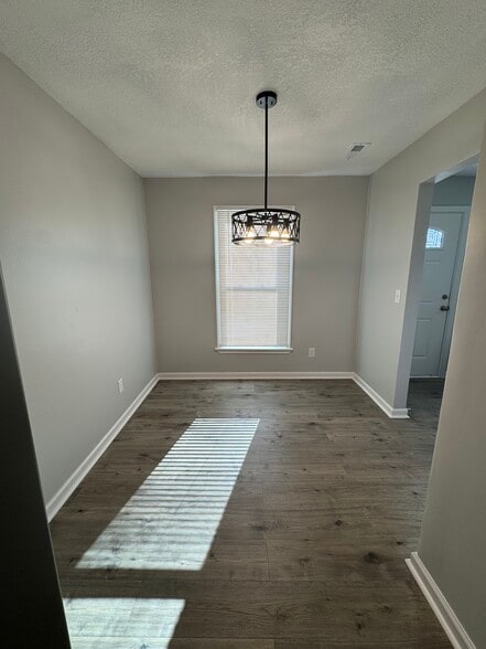 Building Photo - 1214 E Johnston St