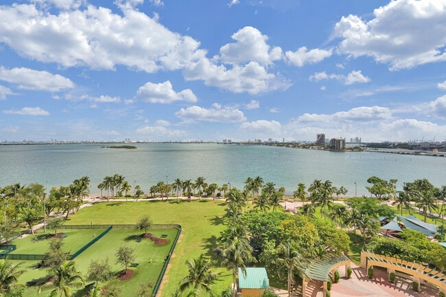 Building Photo - 1800 N Bayshore Dr