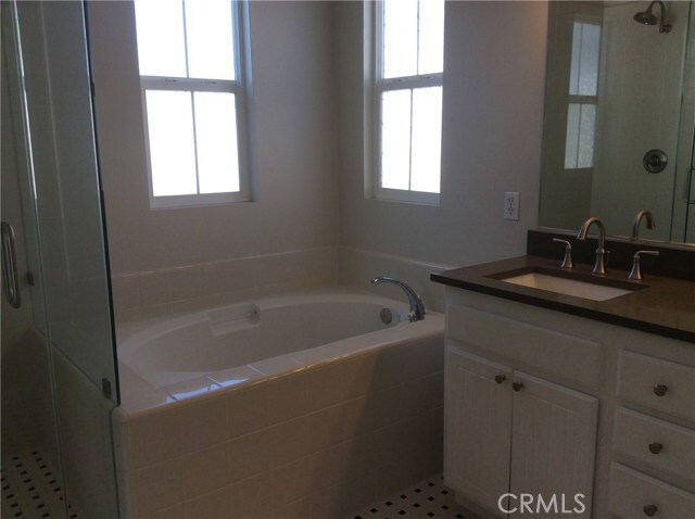 Building Photo - 5176 Acorn Dr