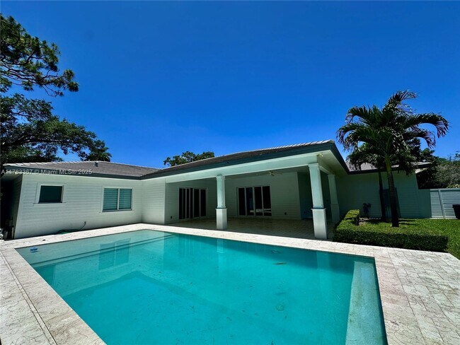 Building Photo - 4405 SW 64th Ct