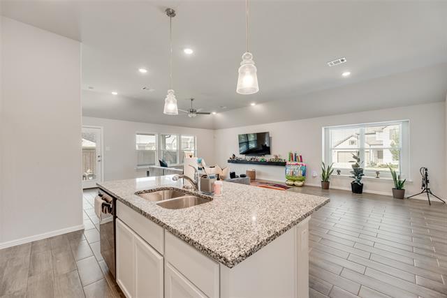 Building Photo - 8900 Bronze Meadow Dr