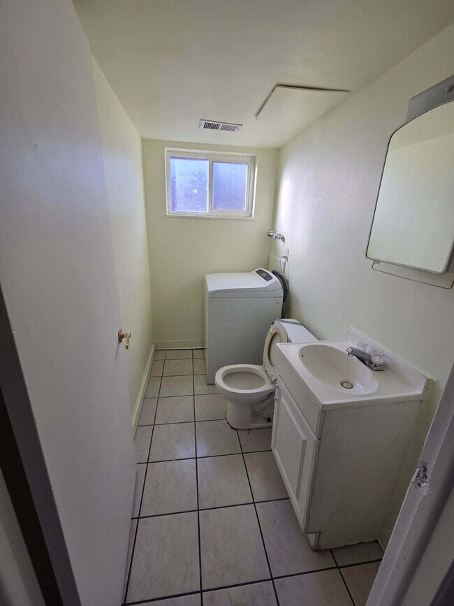 Building Photo - Aurora - 2 Bedroom, 2 Bathroom Duplex (13NE)