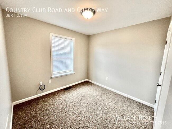 Building Photo - 703 Country Club Rd