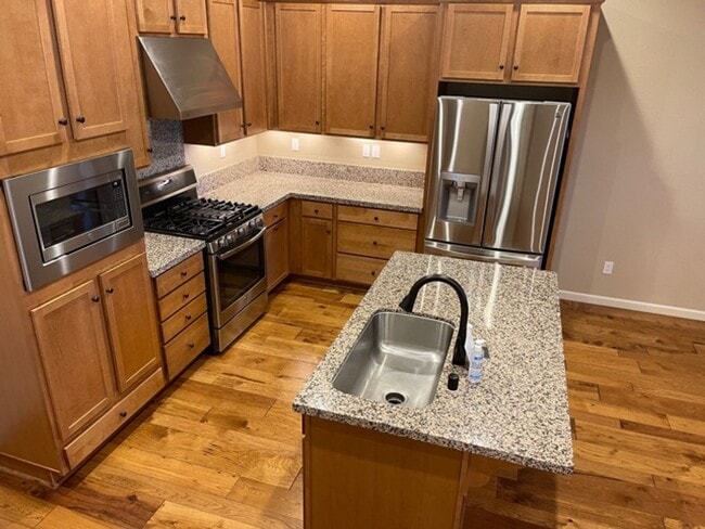 Building Photo - Livermore 3BD/2.5BA Townhouse in Great Neighborhood!