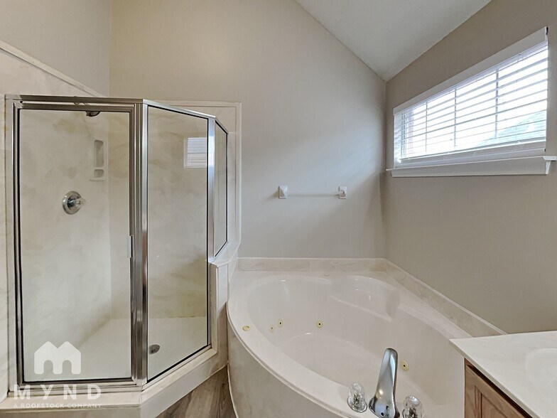 Building Photo - 7732 Parkmont Dr