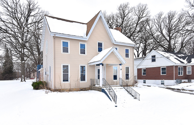 Building Photo - 9 1st St SW