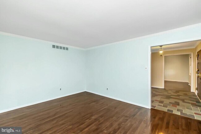 Building Photo - 60 Paul Cir