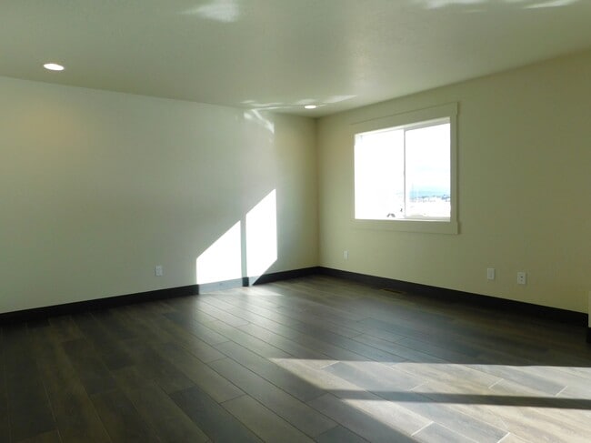 Building Photo - 785 Lake Francis Dr