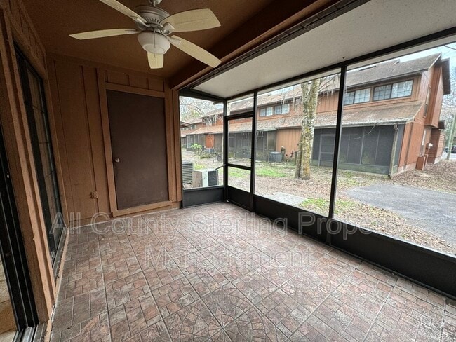 Building Photo - 812 SW 55th Terrace