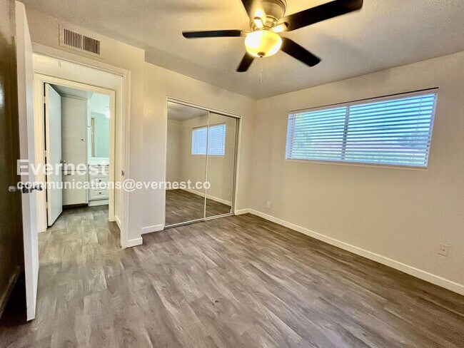 Building Photo - 534 E Huntington Dr