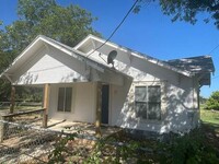 Building Photo - Newly updated 2 bedroom, 1 bathroom