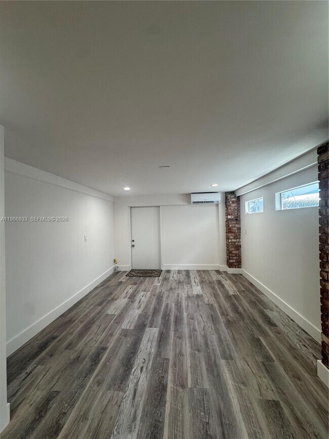 Building Photo - 1313 NW 3rd Ave