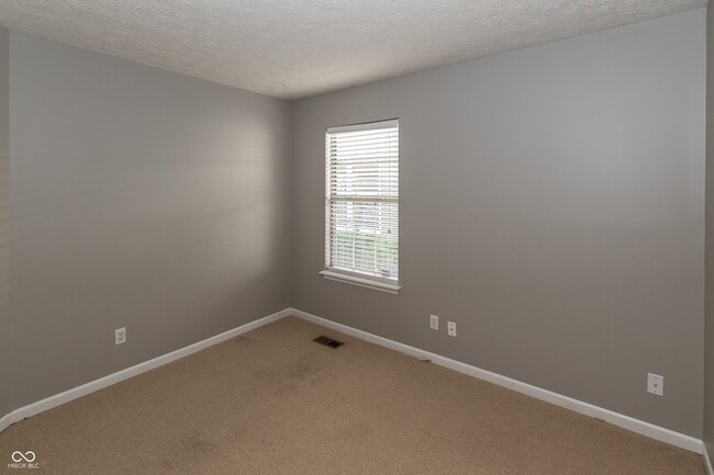 Building Photo - 10768 Belair Dr