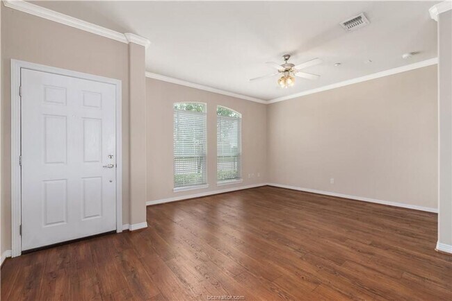 Building Photo - $500 Off 1st Month's Rent! August 2026 Pre-lease! Gorgeous 4 Bed, 4 Bath in Beautiful Lakeridge!