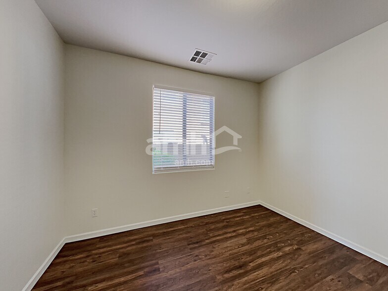 Building Photo - 7250 W Alta Vista Rd