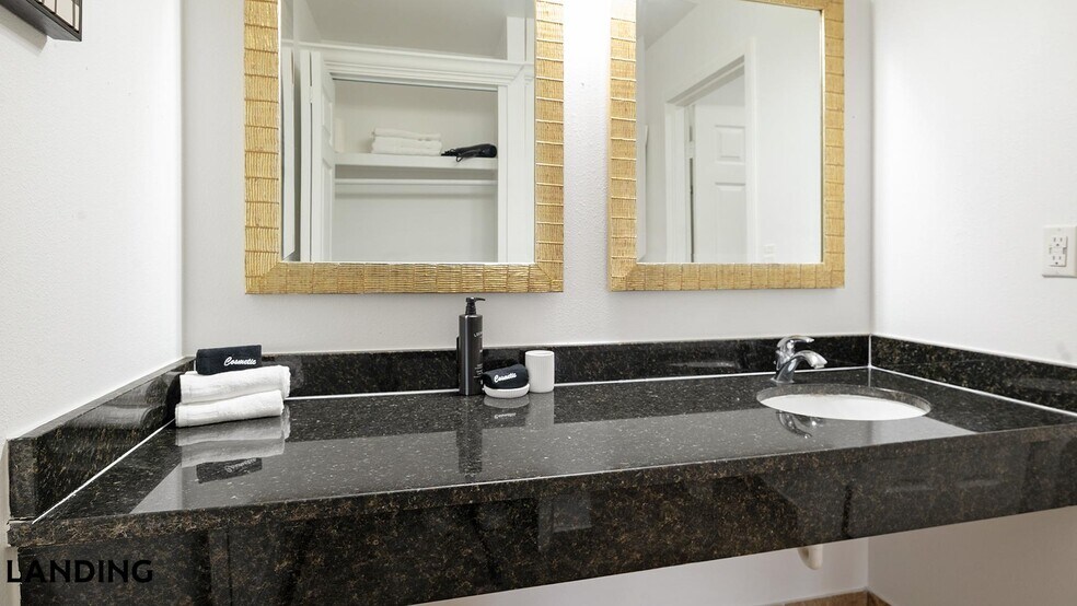 Building Photo - 2851 Maingate Village Cir
