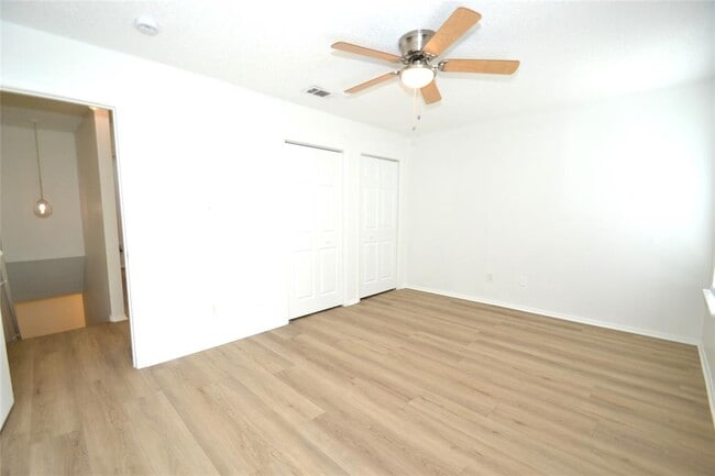 Building Photo - 1202 Southport Dr