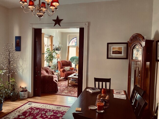 Building Photo - 50 York St