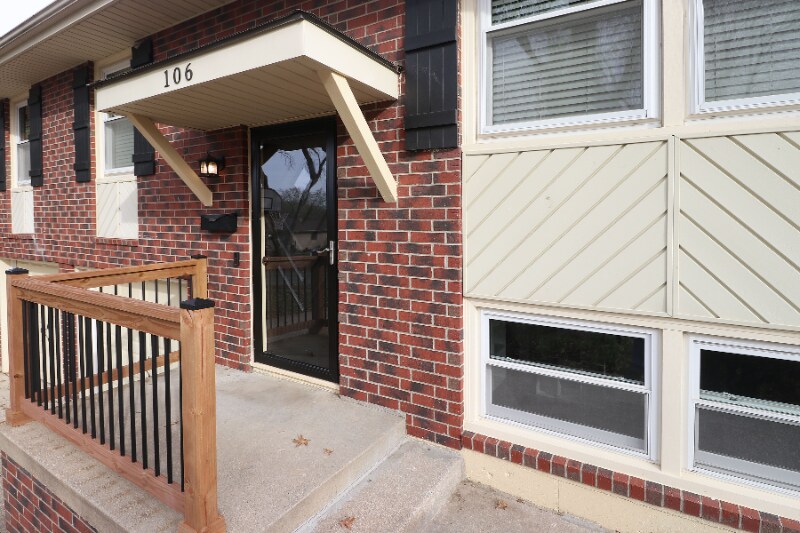 Building Photo - 106 N 1st St