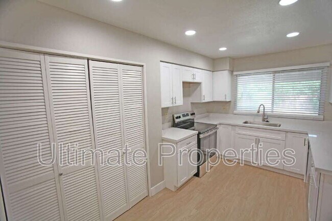 Building Photo - 10825 N 45th Ln